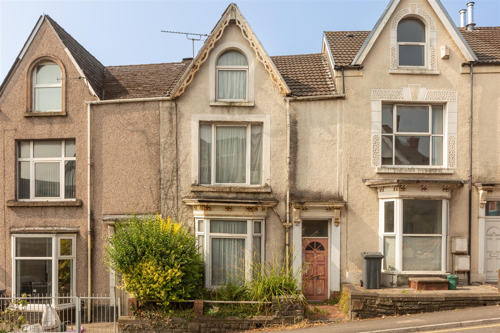 Traditional Mid-Terrace Property