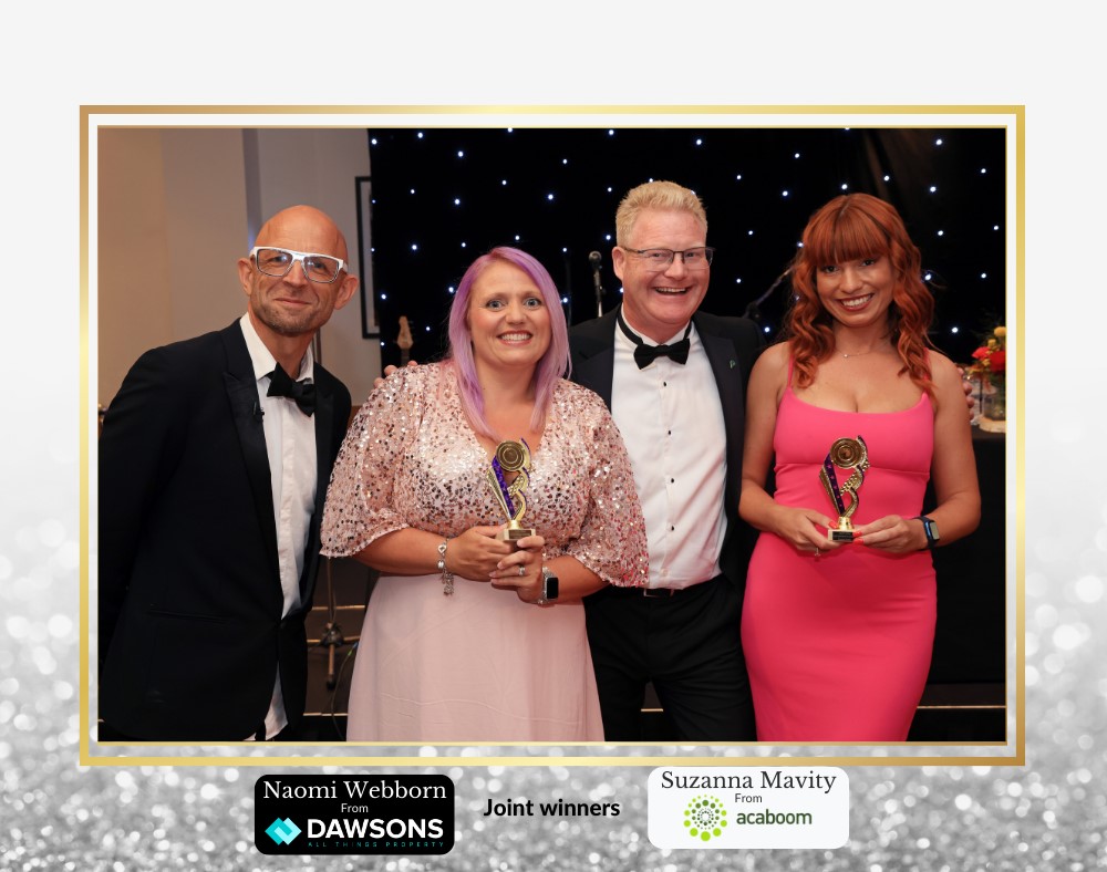 Naomi agents giving award pic 2022